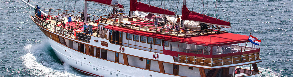 Motor sailers